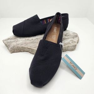 NWT TOMS Canvans